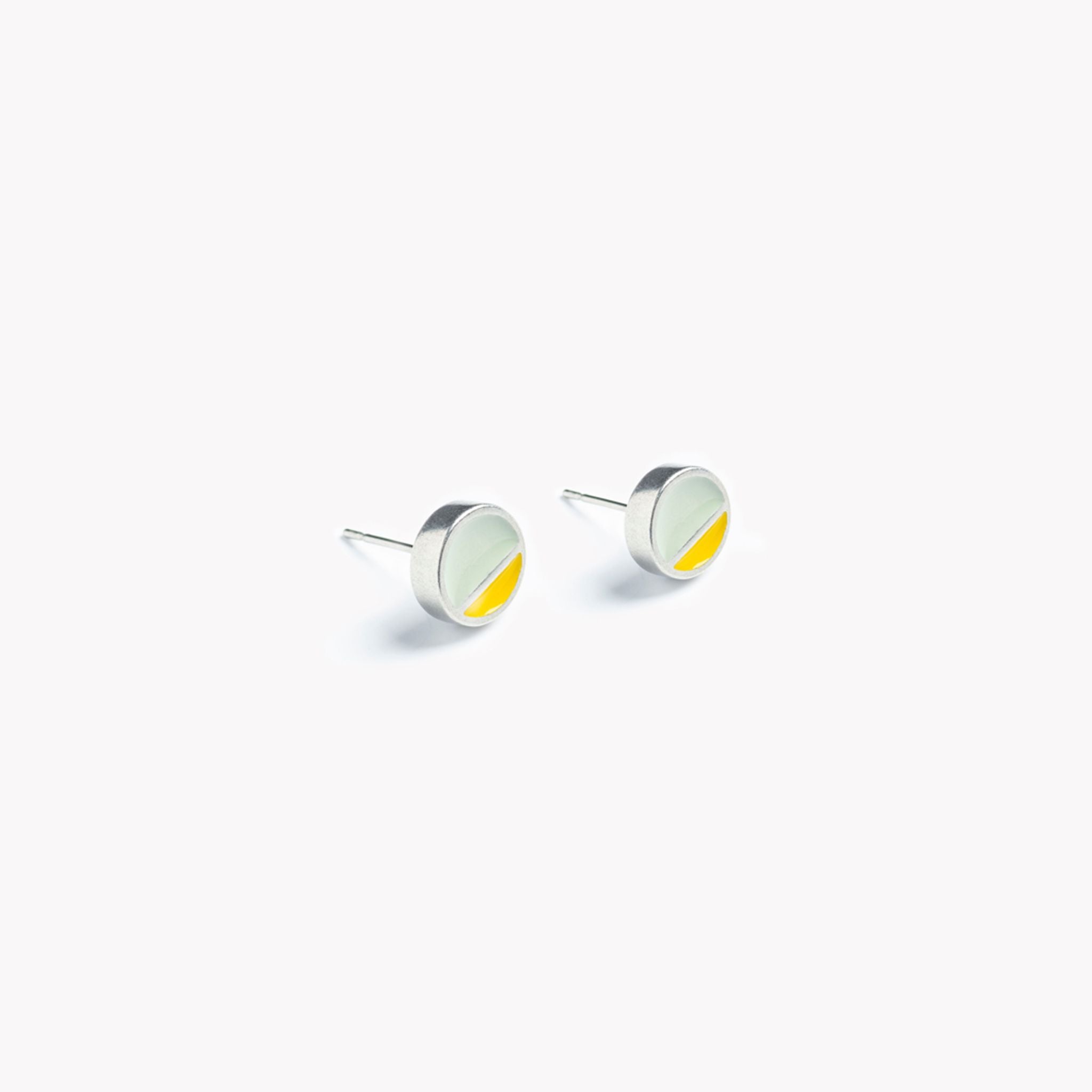 A simple pair of circular stud earrings with a horizontal division. In yellow and grey.